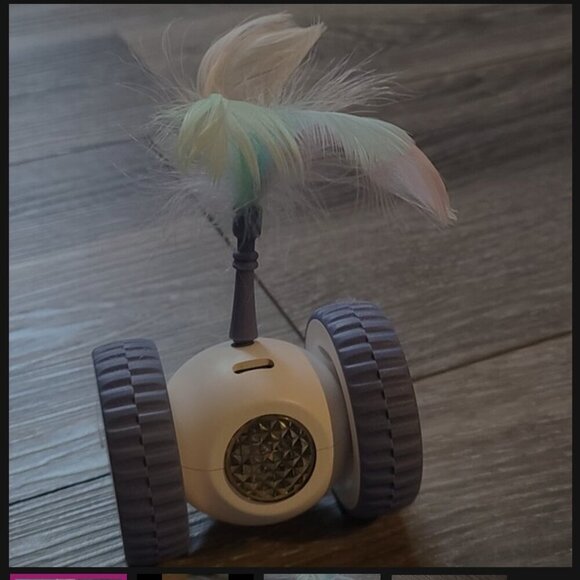 Pet puzzle,  2 USB cat toys, 2 pet brushes. Brand new in packages - Picture 8 of 9